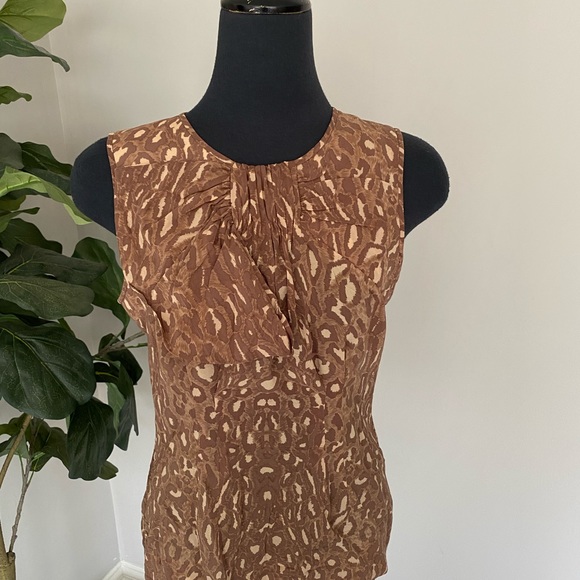 BCBGMaxAzria Tops - BCBGMAXAZRIA SLEEVELESS SILK TOP